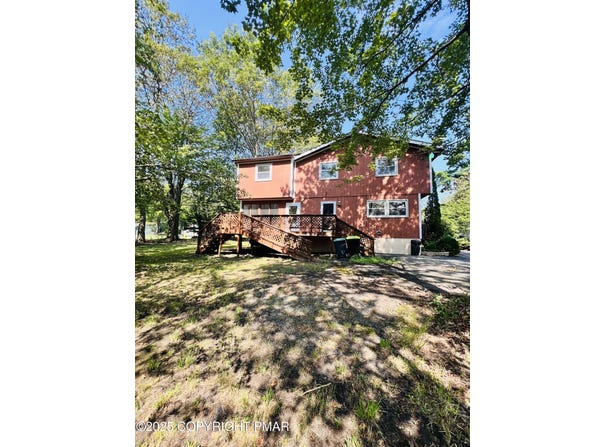 35 Deerfield Drive, Mount Pocono, PA 18344