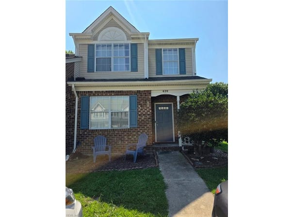 620 S Lake Circle, Chesapeake, VA 23322