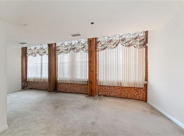 2 School Street, Lincoln, RI 02802
