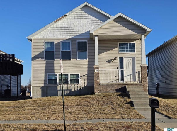 922 Lamont Drive, Lincoln, NE 68528