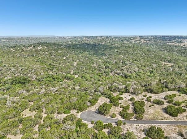 225 W Camp Fire Trl, Hunt, TX 78024