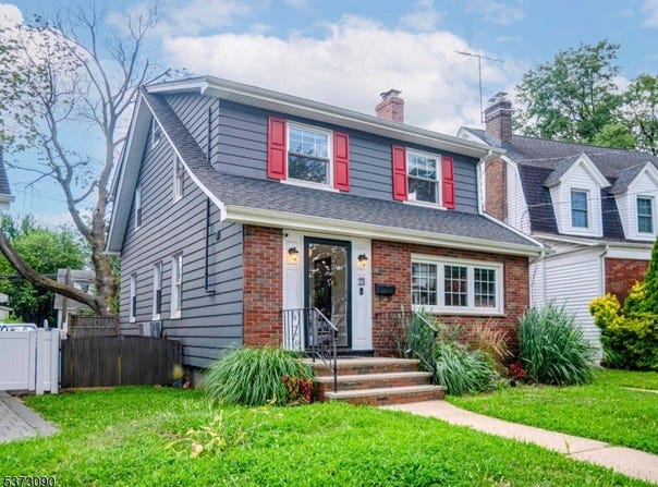 21 Lexington Ave, Bloomfield Twp., NJ 07003-5715