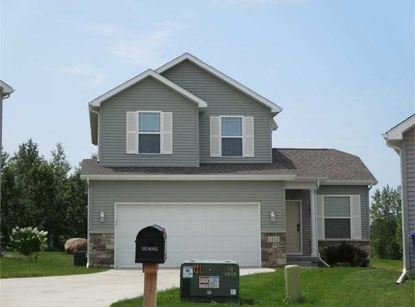 1412 Hummingbird Circle, Waterloo, IA 50702