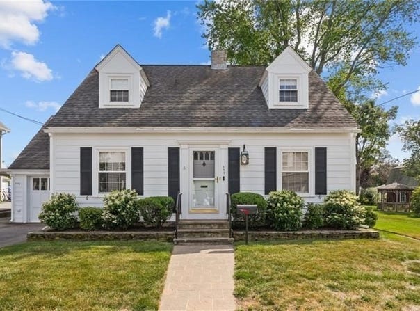 157 Schuyler Ave, East Providence, RI 02914