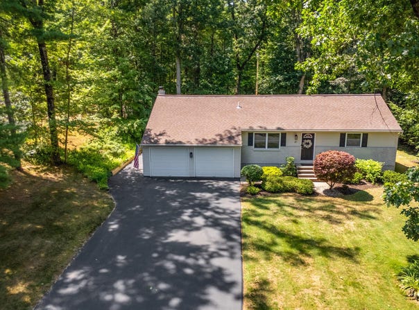 21 Kaatskill Way, Ballston Spa, NY 12020