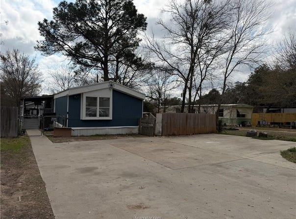 2207 Emerald Drive, Bryan, TX 77803