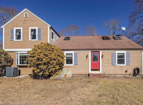 20 Sunset Ter, Hyannis, MA 02601