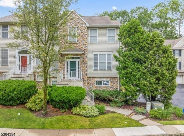 156 Arrowgate Dr, Randolph Twp., NJ 07869-5219