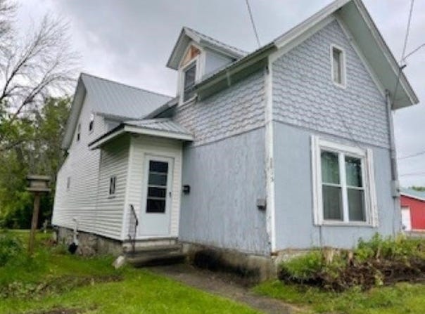 15 E Hatfield St, Massena, NY 13662