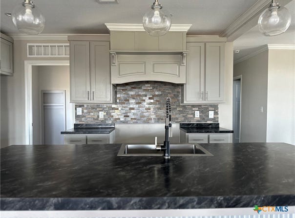 349 S Quailrun Avenue, Port Lavaca, TX 77979