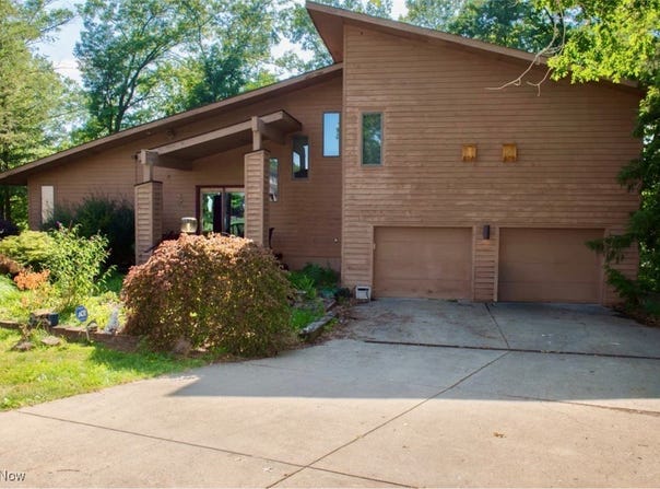 31 Cherokee Drive, Girard, OH 44420