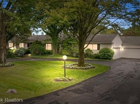 130 Endicott Road, Bloomfield Hills, MI 48304