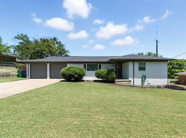 703 S Cowan Street, Decatur, TX 76234