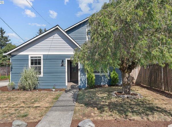 1127 LINN AVE, Oregon City, OR 97045
