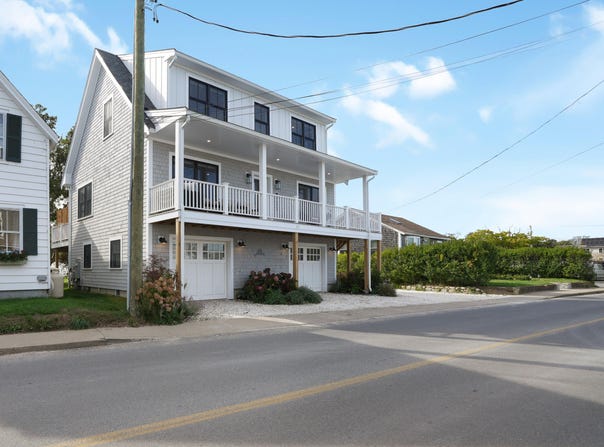 33 Lagoon Pond Road, Vineyard Haven, MA 02568