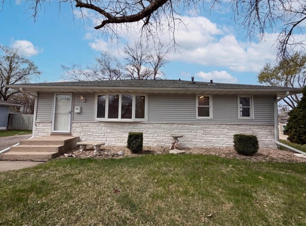 6319 Perry Avenue N, Brooklyn Center, MN 55429