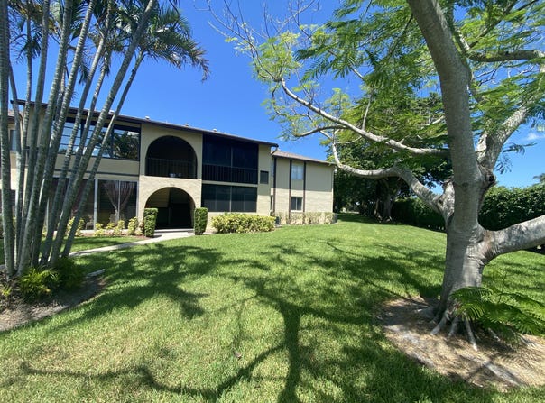 302 Pine Ridge Circle, Greenacres, FL 33463
