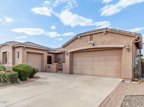 18168 W ECHO Lane, Waddell, AZ 85355