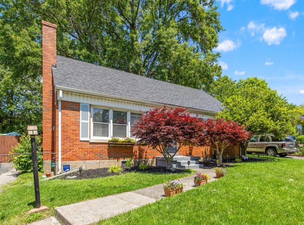 129 St.  James Drive, Lexington, KY 40502