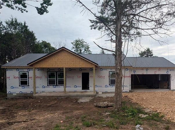 290 W Blue Jay, Diamond City, AR 72601