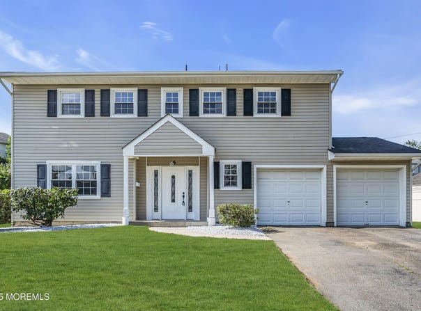 16 Cresci Boulevard, Hazlet, NJ 07730