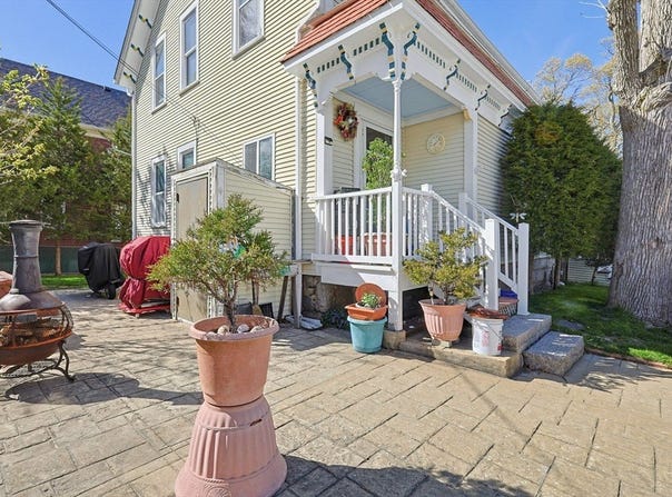 391 Middle St, Fall River, MA 02724