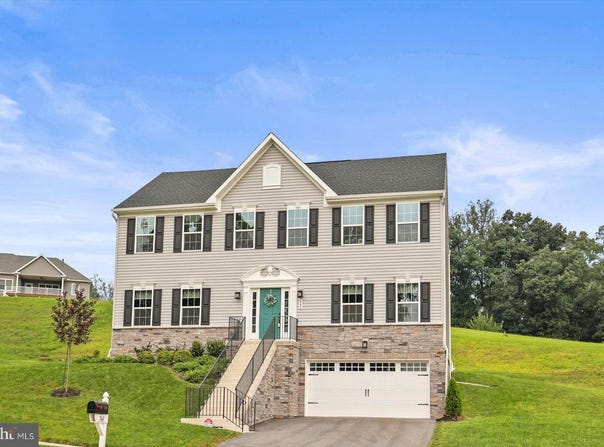 562 MONOCACY TRAIL, SPRING GROVE, PA 17362