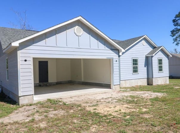 639 E Bryan, Douglas, GA 31533