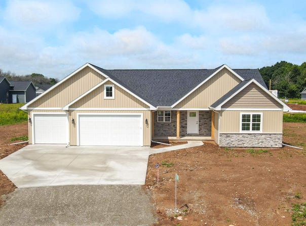 2658 LAWRENCE Lane, NEENAH, WI 54956
