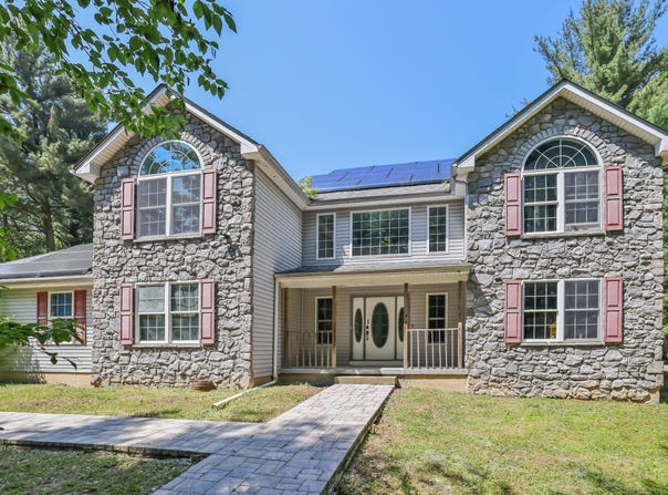2299 Long Acre Drive, Effort, PA 18330