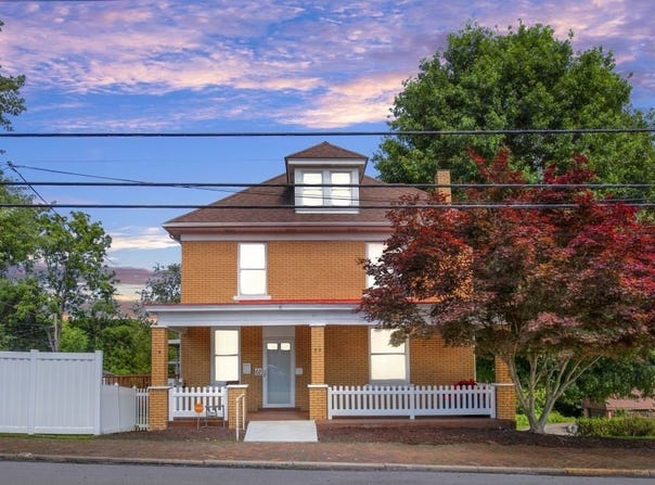 62 1st St, North Irwin, PA 15642