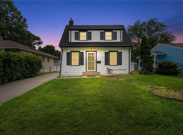 1566 Grotto Street N, Saint Paul, MN 55117