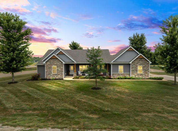 37 River, Downs, IL 61736