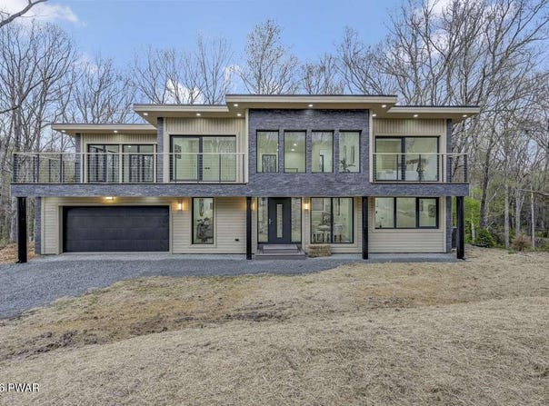 119 Comstock Drive, Hawley, PA 18428