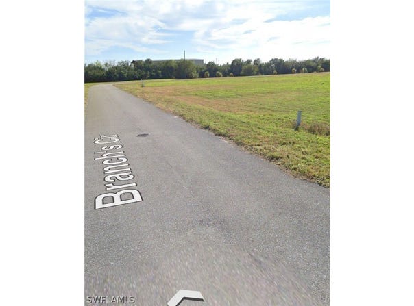 1040 Branchs Circle, Moore Haven, FL 33471