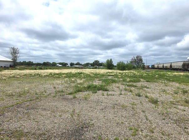 109 SE 3rd Ave, Miller, SD 57362