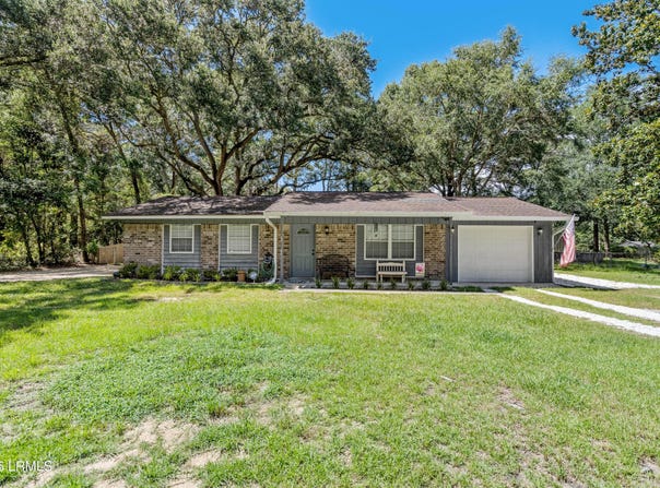 1 Country Manor Road, Beaufort, SC 29906