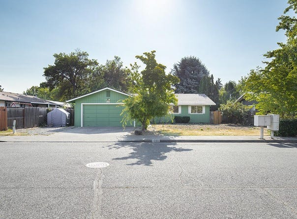 1205 SW Cottonwood Street, Grants Pass, OR 97526