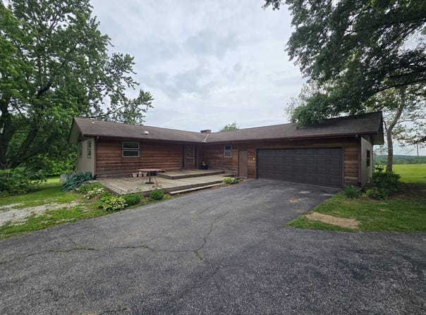 12351 E 820th St, Colchester, IL 62326
