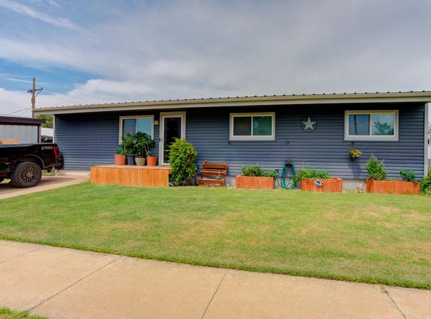 107 N Jaycee Avenue, Denver City, TX 79323