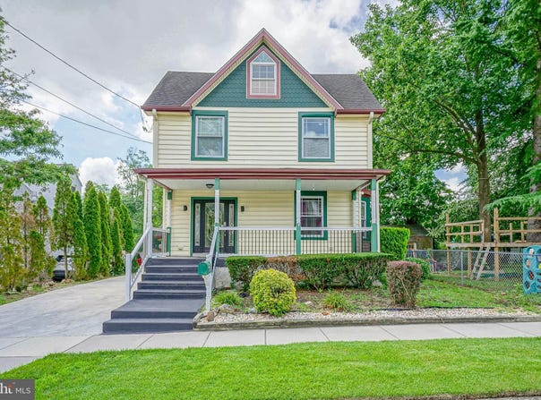 138 W MONROE AVENUE, MAGNOLIA, NJ 08049