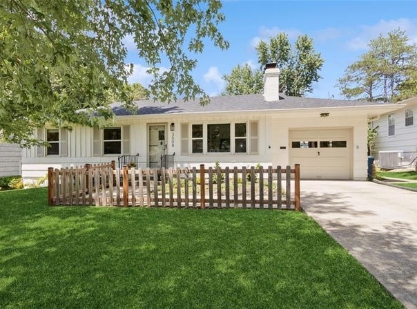 3508 W 73rd Terrace, Prairie Village, KS 66208