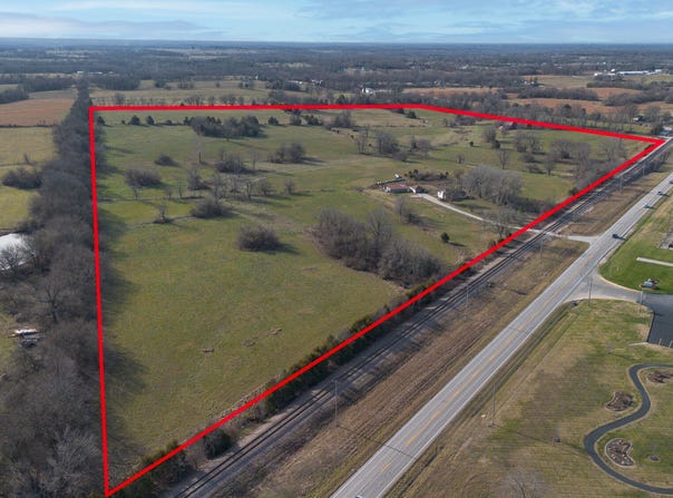 6684 E State Highway Oo, Strafford, MO 65757