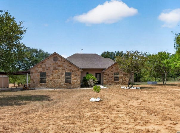 555 CIMARRON SQ, Poteet, TX 78065