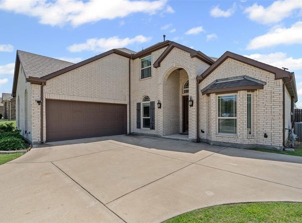 411 Caymus Street, Kennedale, TX 76060