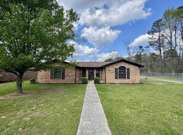 5923 Davis Drive, Pine Bluff, AR 71603