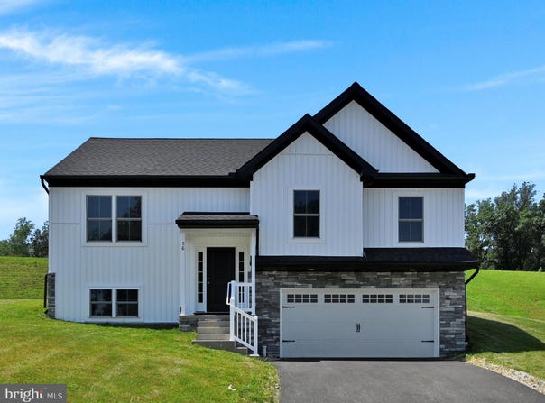 564 MONOCACY TRAIL, SPRING GROVE, PA 17362