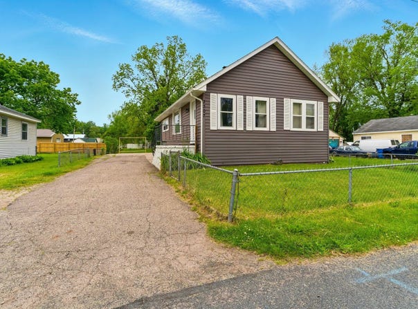 3307 Brookfield Avenue, Kalamazoo, MI 49048