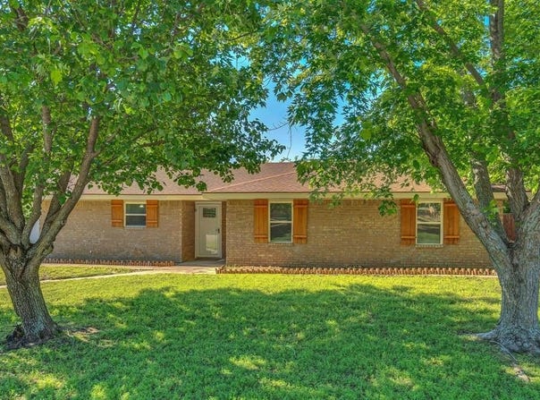 1507 Linda Street, Bowie, TX 76230