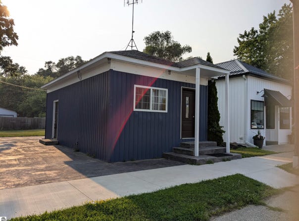 3259 N Woodruff Road, Weidman, MI 48893